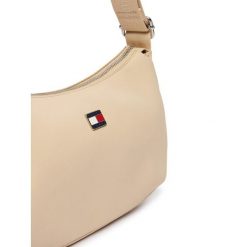 Torebka Tommy Jeans. Brązowe torebki klasyczne damskie Tommy Jeans, z jeansu, bez dodatków. Za 369.99 zł.