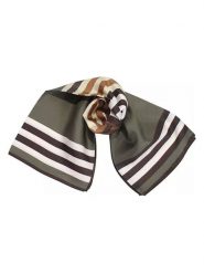 COCCINELLE Jedwabna chusta w kolorze khaki - 90 x 90 cm rozmiar: onesize. Brązowe chusty damskie Coccinelle, bez wzorów, z jedwabiu. Za 384.83 zł.