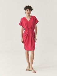 TATUUM Sukienka w kolorze różowym rozmiar: M. Różowe sukienki damskie TATUUM, bez wzorów, bez ramiączek. Za 161.34 zł.