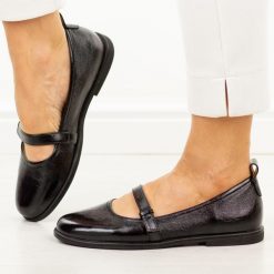 Czarne skórzane baleriny damskie Filippo Dp7742/26. Czarne balerinki damskie Filippo, bez wzorów, z jeansu, z okrągłym noskiem. Za 219.00 zł.