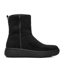 Botki Clara Barson. Czarne botki damskie Clara Barson, bez obcasa, na płaskiej podeszwie, bez zapięcia. Za 159.99 zł.