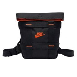 Sportowa Torba Crossbody. Czarne torby sportowe Nike, bez wzorów, z materiału. Za 361.99 zł.