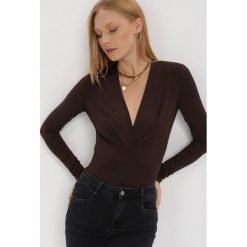 Ciemnobrązowe Body Candletree. Brązowe body i gorsety Born2be, bez wzorów. Za 74.99 zł.