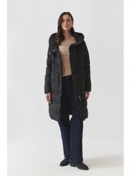 TATUUM Płaszcz puchowy w kolorze czarnym rozmiar: 36. Czarne płaszcze damskie TATUUM, bez wzorów, z puchu, bez kaptura. Za 345.36 zł.