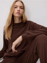 Gładka bluza - brązowy. Brązowe bluzy damskie Reserved, l, bez wzorów, z dzianiny, bez kaptura. W wyprzedaży za 49.99 zł.