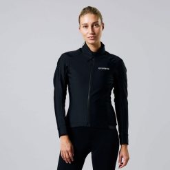 Deep Winter wodoodporna i wiatroszczelna kurtka kolarska. Czarne kurtki damskie ACELERA, na zimę, l, bez wzorów, z materiału, bez kaptura. Za 289.99 zł.