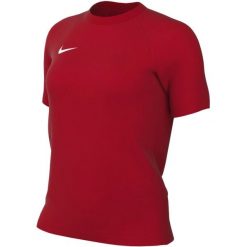Damska koszulka piłkarska Nike Dri-FIT Park VIII czerwona. Czerwone bluzki damskie Nike, bez wzorów, z materiału, sportowe, bez kołnierzyka, bez ramiączek. Za 66.99 zł.