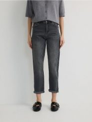 Jeansy boyfriend slim - szary. Szare jeansy damskie Reserved. W wyprzedaży za 89.99 zł.