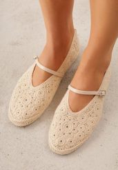 Ciemnobeżowe Ażurowe Balerinki VICES Ozdobione Plecionką Savamisa. Brązowe balerinki damskie Renee, w ażurowe wzory, z materiału, z okrągłym noskiem. Za 99.99 zł.