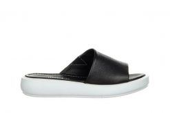 Klapki Bayla-161 161 72 11 Black 161497, Czarny, Skóra naturalna - 40. Czarne klapki damskie Bayla, bez wzorów, z materiału, bez obcasa, bez zapięcia. W wyprzedaży za 134.10 zł.