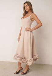 Beżowa Koktajlowa Sukienka o Rozkloszowanym Kroju z Falbaną na Dole Anastiope. Brązowe sukienki damskie Born2be, bez wzorów, eleganckie, bez ramiączek. Za 349.99 zł.