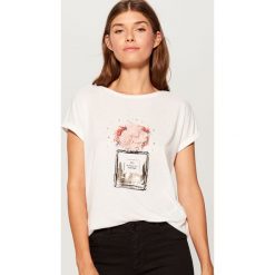 Koszulka oversize - Biały. Bluzki damskie marki Mohito. W wyprzedaży za 29.99 zł.