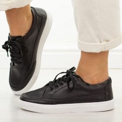 Czarne skórzane półbuty damskie Sergio Leone sp016. Czarne półbuty damskie Sergio Leone, na jesień, bez wzorów, ze skóry, bez obcasa, bez zapięcia. Za 199.00 zł.