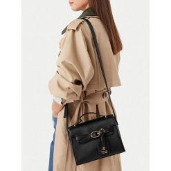 Torebka Beverly Hills Polo Club. Czarne torebki klasyczne damskie Beverly Hills Polo Club, bez dodatków. Za 199.99 zł.