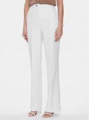 Guess Spodnie materiałowe W4RB30 WFWX2 Biały Slim Fit. Białe spodnie materiałowe damskie Guess, z aplikacjami, z materiału. Za 409.99 zł.