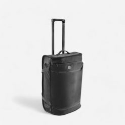 Torba podróżna na 2 kółkach z komorą na buty Club 100 30 L. Czarne torby podróżne KIPSTA, bez wzorów, z materiału, małe. Za 139.99 zł.