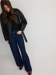 Jeansy wide leg z haftowanym wzorem - granatowy. Niebieskie jeansy damskie Reserved. W wyprzedaży za 109.99 zł.