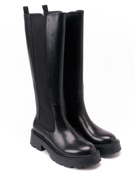 British Passport Skórzane kozaki w kolorze czarnym rozmiar: 37. Czarne kozaki damskie British Passport, na zimę, bez obcasa, bez zapięcia. Za 616.40 zł.