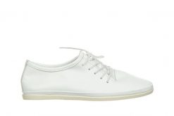 Półbuty Bayla-161 158 706 White 161711, Biały, Skóra naturalna - 38. Białe półbuty damskie Bayla, na lato, bez wzorów, z materiału, bez obcasa, na płaskiej podeszwie, bez zapięcia. W wyprzedaży za 179.10 zł.