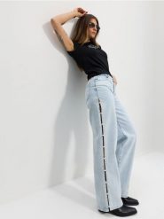 Jeansy straight wide leg ze średnim stanem i sztucznymi perełkami - niebieski. Niebieskie jeansy damskie Sinsay. Za 69.99 zł.