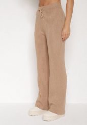 Beżowe Prążkowane Spodnie z Wełną o Szerokim Kroju z Wysokim Stanem Reinnia. Brązowe spodnie materiałowe damskie Born2be, bez wzorów, z jeansu. Za 79.99 zł.