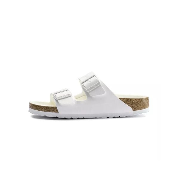 Klapki unisex Birkenstock Arizona BF. Białe klapki damskie Birkenstock, bez wzorów, z materiału, bez obcasa, bez zapięcia. Za 329.00 zł.