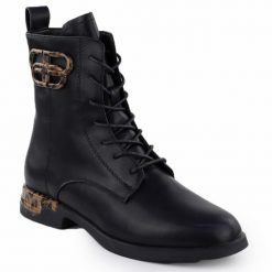 Skórzane botki damskie workery czarne Filippo DBT7206. Czarne botki damskie Filippo, ze skóry, bez obcasa, bez zapięcia. Za 269.99 zł.