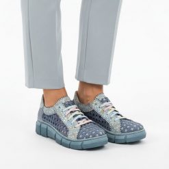 Półbuty damskie Maciejka, cholewka tekstylna z perforacją dekoracyjne aplikacje na całej powierzchni klasyczne sznurowanie miękka konstrukcja przy ko. Niebieskie półbuty damskie Maciejka, z aplikacjami, bez obcasa, bez zapięcia. Za 479.00 zł.