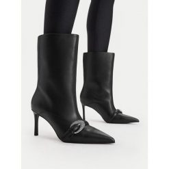 Botki Eva Minge. Czarne botki damskie Eva Minge, bez obcasa, na szpilce, bez zapięcia. Za 579.99 zł.
