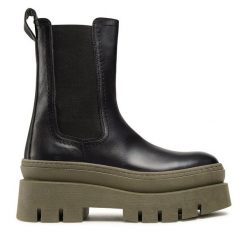 Sztyblety Badura. Czarne botki damskie Badura, bez obcasa, na płaskiej podeszwie, bez zapięcia. Za 379.99 zł.