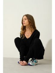 AUTHENTIC CASHMERE Kaszmirowy sweter "Giegn" w kolorze czarnym rozmiar: L. Czarne swetry klasyczne damskie AUTHENTIC CASHMERE, l, z kaszmiru, bez kołnierzyka. Za 401.45 zł.