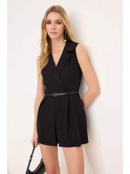 Trendyol Kombinezon w kolorze czarnym rozmiar: 42. Czarne kombinezony damskie Trendyol, bez wzorów, ze skóry, bez kołnierzyka, bez ramiączek. Za 117.99 zł.