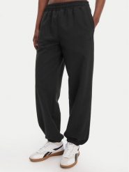 Reebok Spodnie dresowe Reebok x Ewa Chodakowska Ada RK25621CCW Czarny Relaxed Fit. Czarne spodnie dresowe damskie Reebok, s, bez wzorów, z dresówki. Za 249.99 zł.