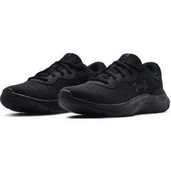 Buty sportowe dla kobiet Under Armour Mojo. Czarne obuwie sportowe casual damskie Under Armour, trekkingowe. Za 169.99 zł.