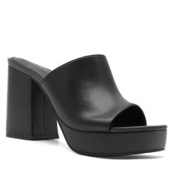 Klapki DeeZee. Czarne klapki damskie DeeZee, bez wzorów, bez obcasa, bez zapięcia. Za 159.99 zł.
