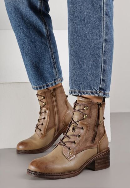 Ciemnobeżowe Botki Trzewiki na Klockowym Obcasie Zdobione Suwakiem Salittea. Brązowe botki damskie Born2be, z dzianiny, biznesowe, bez obcasa, na obcasie, bez zapięcia. Za 149.99 zł.