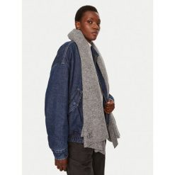 Szalik Calvin Klein. Szare szaliki damskie Calvin Klein, bez wzorów. Za 299.99 zł.