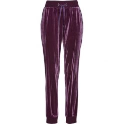 Spodnie dresowe aksamitne bonprix czarny bez. Fioletowe spodnie dresowe damskie bonprix, z dresówki. Za 49.99 zł.