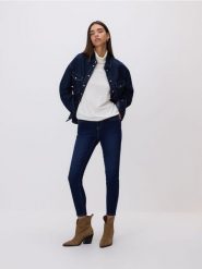 Jeansy slim fit push up - granatowy. Niebieskie jeansy damskie Reserved. Za 89.99 zł.