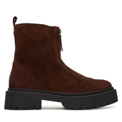 Botki Steve Madden. Brązowe botki damskie Steve Madden, bez obcasa, na płaskiej podeszwie, bez zapięcia. Za 729.99 zł.