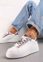 Biało-Różowe Sneakersy z Metaliczną Zawieszką na Sznurówkach Ozdobioną Cyrkoniami Edosa. Białe obuwie sportowe damskie Renee, bez zapięcia, trekkingowe. Za 79.99 zł.