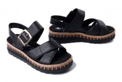 RIEKER V7951-00 black, sandały damskie. Czarne sandały damskie Rieker, bez wzorów, bez obcasa, na koturnie, bez zapięcia. Za 244.93 zł.