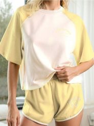 Bluza z krótkim rękawem - żółty. Żółte bluzy damskie Sinsay, l, bez wzorów, bez kaptura. W wyprzedaży za 27.99 zł.