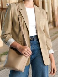 Żakiet - beżowy. Brązowe marynarki i żakiety damskie Sinsay, l, bez wzorów, z dzianiny. W wyprzedaży za 49.99 zł.