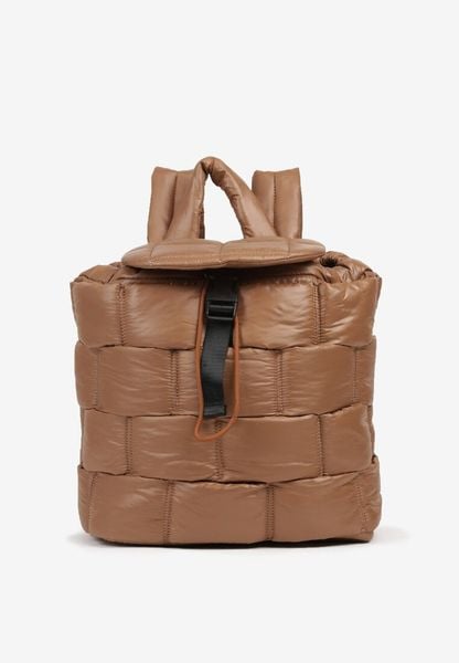 Beżowy Pikowany Plecak w Stylu Puffer z Klapą i Ściągaczem Ruvitte. Brązowe plecaki Born2be, bez wzorów, z dzianiny. Za 149.99 zł.