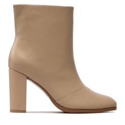 Botki Simple. Brązowe botki damskie Simple, bez obcasa, na słupku, bez zapięcia. Za 469.99 zł.