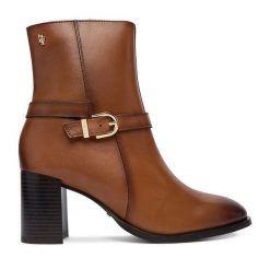Botki MEXX. Brązowe botki damskie Mexx, bez obcasa, na słupku, bez zapięcia. Za 449.99 zł.