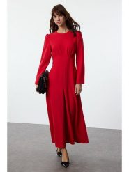 Trendyol Sukienka w kolorze czerwonym rozmiar: 38. Czerwone sukienki damskie Trendyol, bez wzorów, bez ramiączek. Za 96.14 zł.