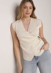 Beżowa Bluzka z Wiskozą Kopertowym Dekoltem i Metalową Klamrą z Boku Sanviel. Brązowe bluzki damskie Born2be, m, bez wzorów, z jeansu, bez kołnierzyka, bez ramiączek. Za 79.99 zł.