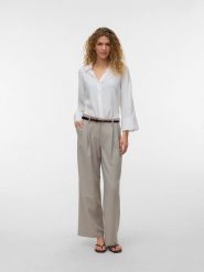 Vero Moda Bluzka w kolorze białym rozmiar: L. Białe bluzki damskie Vero Moda, l, bez wzorów, bez kołnierzyka, bez ramiączek. Za 149.95 zł.